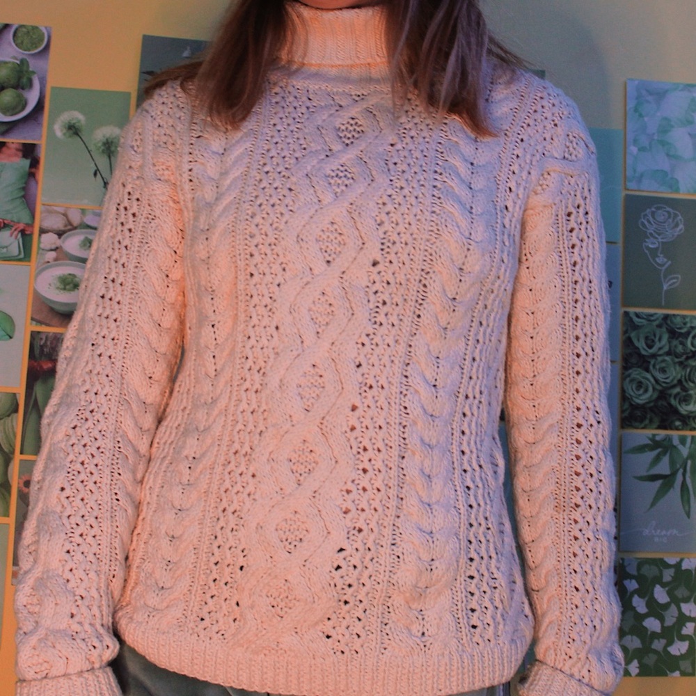 Crème Winter Turtleneck Sweater made by Yorkshire Knitting size SMALL